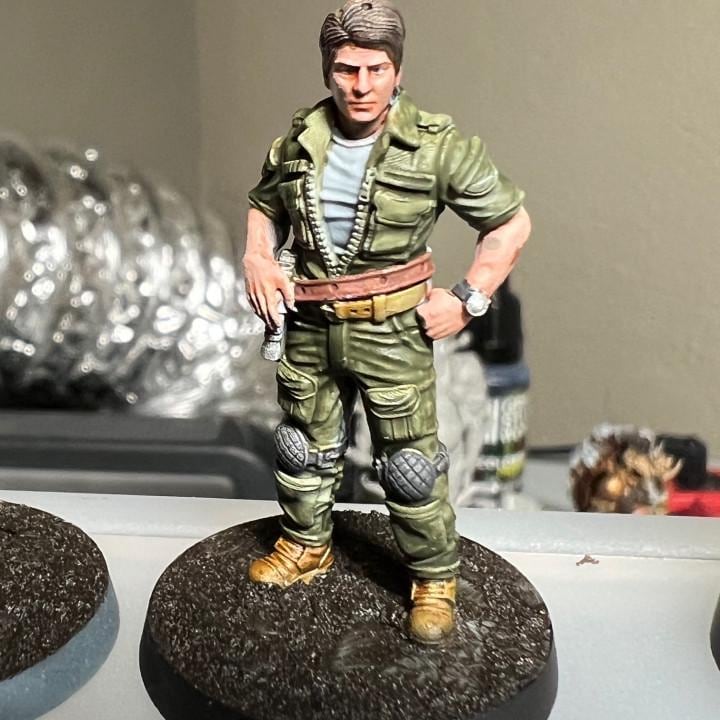 Space Crew Executive Officer Nostromo Miniature: Aliens vs Humans 32mm Tabletop RPG Figurine by Papsikels