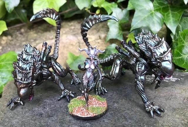 Sci-Fi Xeno Temptress 32mm Miniature: Aliens vs Humans RPG Gaming Figure by Papsikels