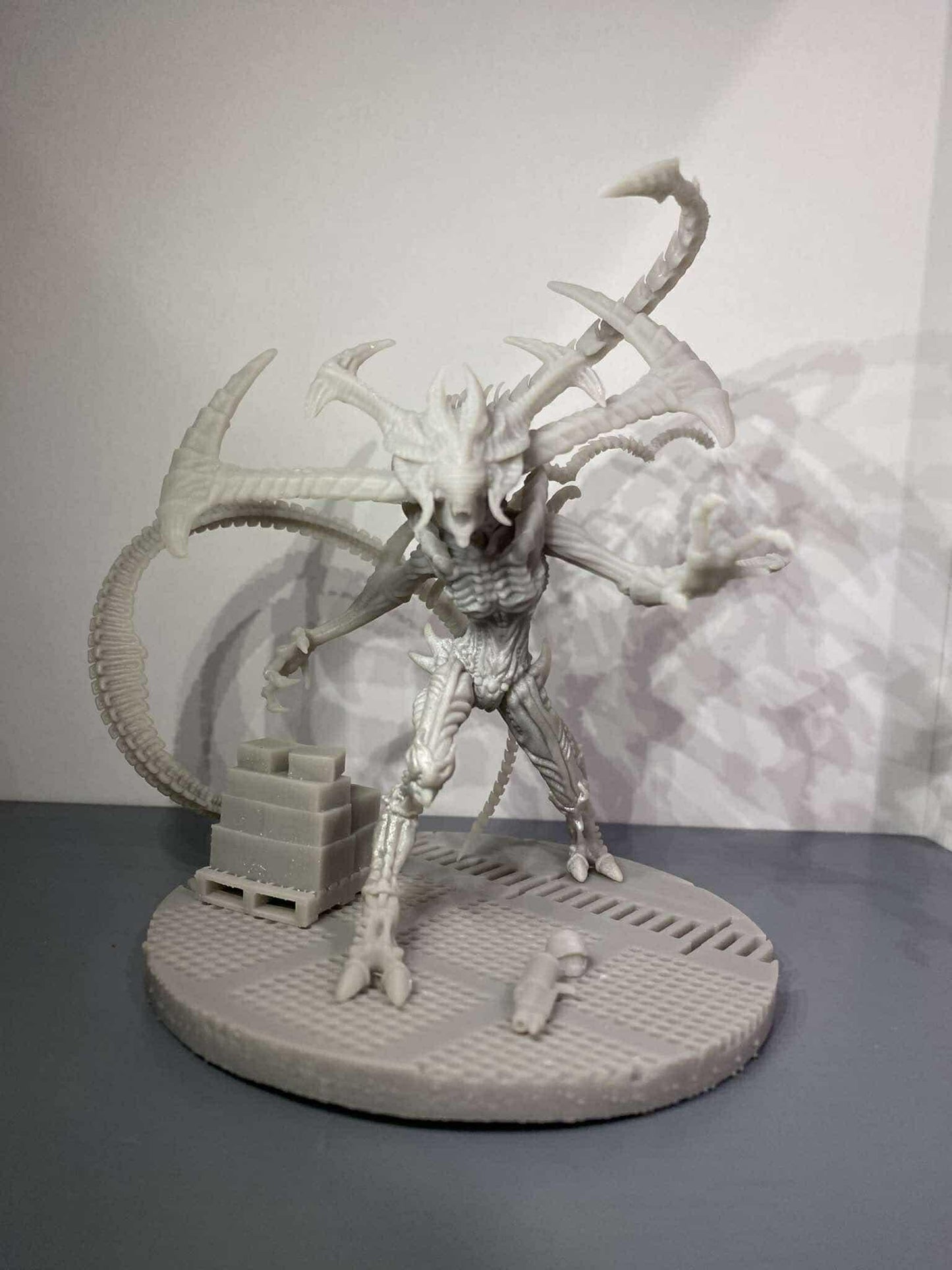 Xenomorph Diablo Resin Miniature: Papsikels Exclusive Alien Queen for TTRPG and RPG Tabletop Gaming