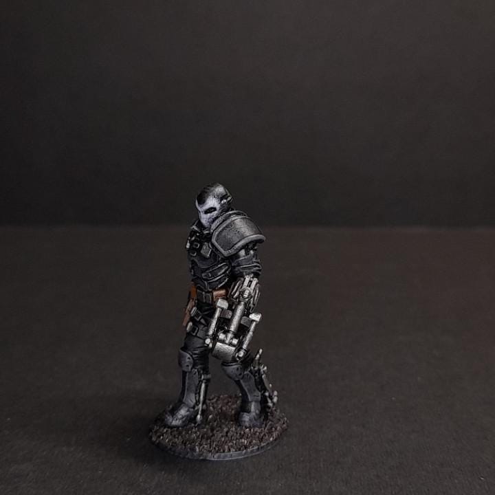 Cyberpunk Ex-Soldier Mercenary Chasing Prey Miniature 32mm - Futuristic RPG Figurine for Tabletop Gaming