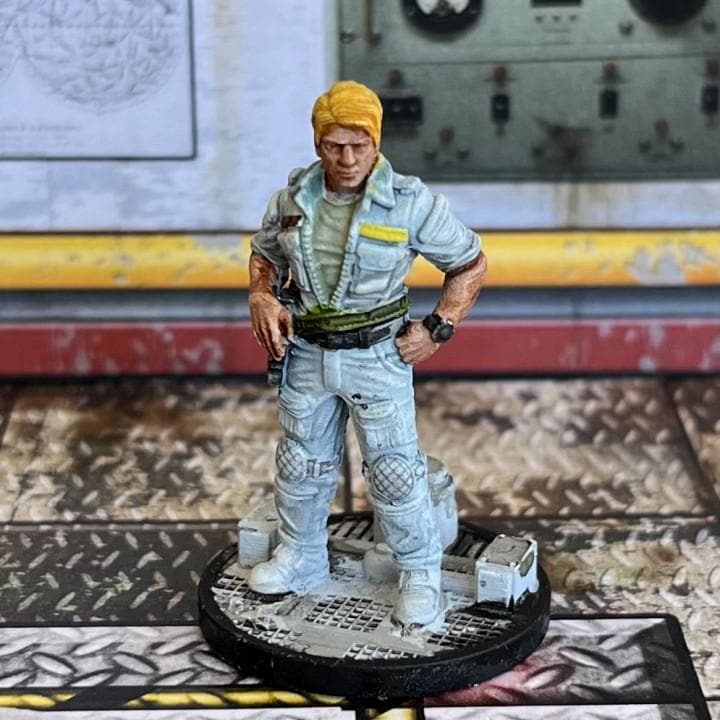 Space Crew Executive Officer Nostromo Miniature: Aliens vs Humans 32mm Tabletop RPG Figurine by Papsikels