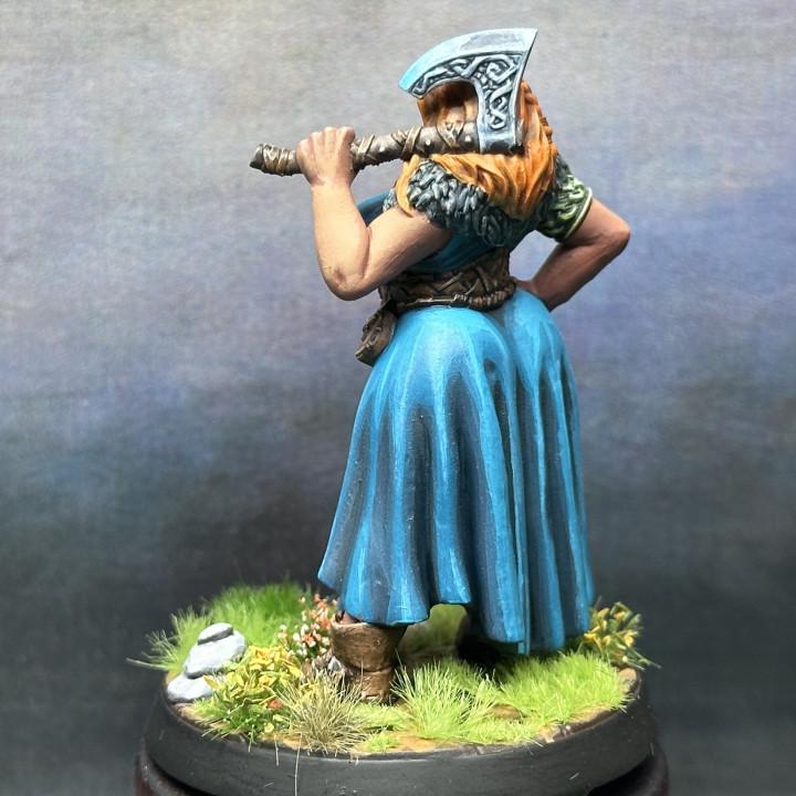 Alfhild Northwoman Pinup Miniature - 32mm Skutagaard Saga Figure for D&D, Pathfinder, and TTRPG Games