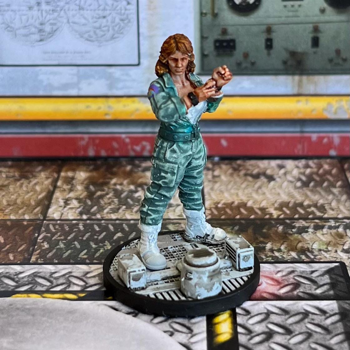 Alien vs Human Space Crew Maintenance Silvia 28mm/32mm Miniature - Papsikels Sci-Fi RPG Tabletop Gaming