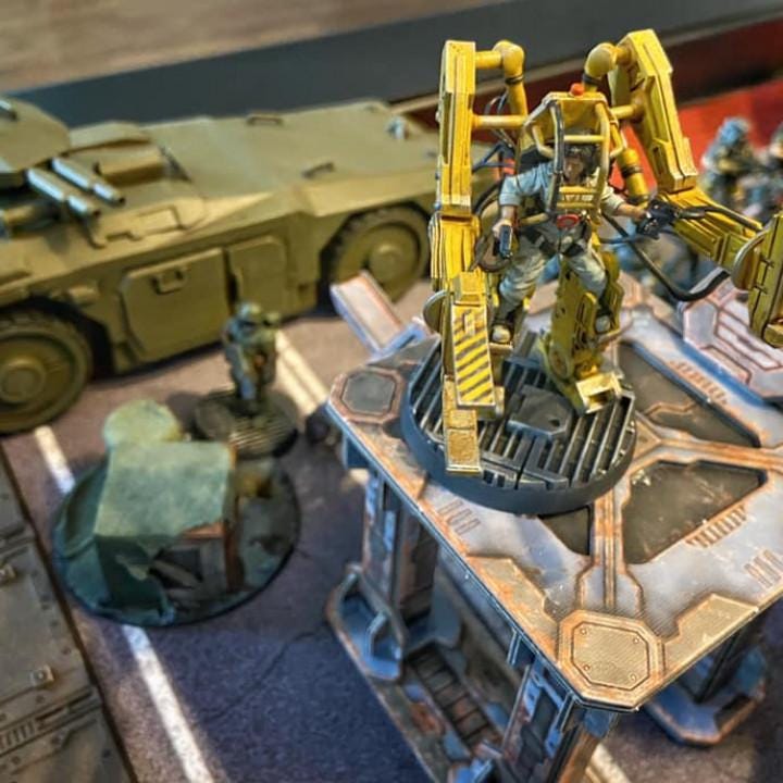 Aliens vs Humans: Papz Industries Power Suit - Lannie Powerloader Resin Miniature for TTRPG Gaming