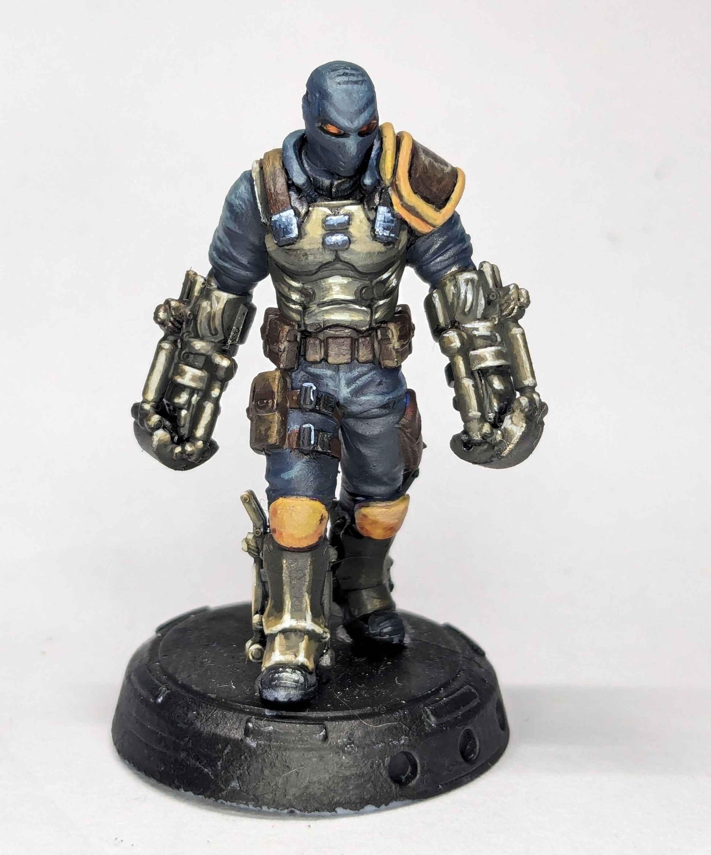 Cyberpunk Ex-Soldier Mercenary Chasing Prey Miniature 32mm - Futuristic RPG Figurine for Tabletop Gaming