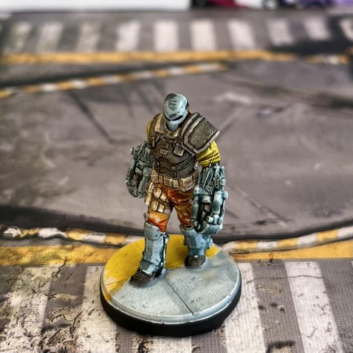 Cyberpunk Ex-Soldier Mercenary Chasing Prey Miniature 32mm - Futuristic RPG Figurine for Tabletop Gaming