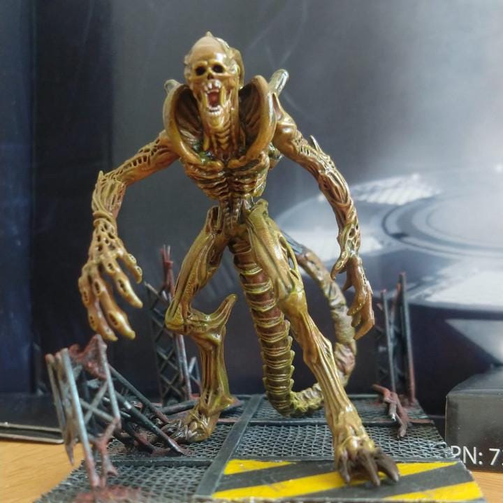 Xenomorph Royal Brood Horrors: 32mm Gigerian Miniature for Alien-Inspired RPG and Tabletop Gaming