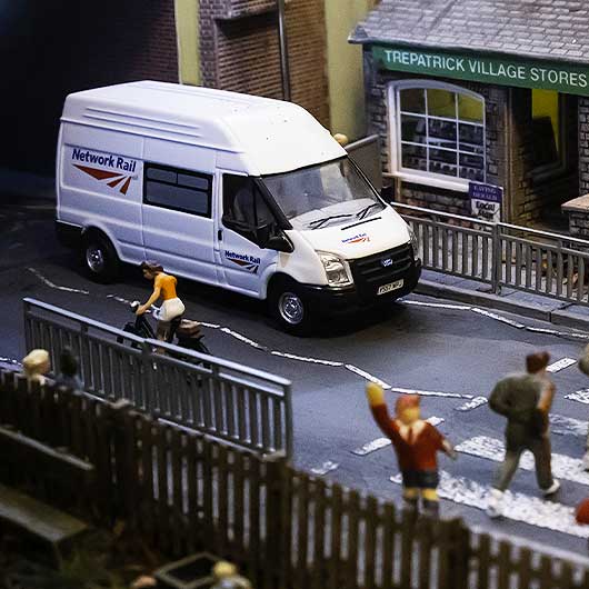 OO Scale Ready to Paint Pedestrian Railing - Wide (10 pack)