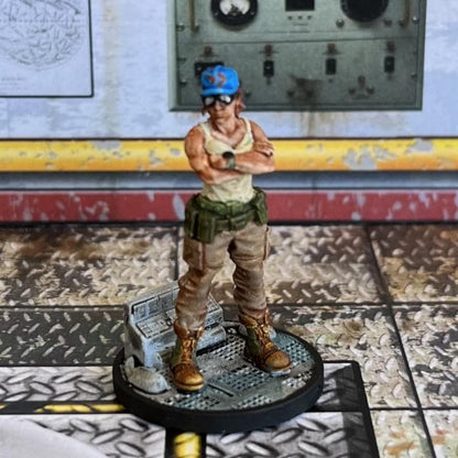 Sci-Fi Alien vs Human Space Crew Miniature - 28mm/32mm Grechen Figure for Tabletop RPG