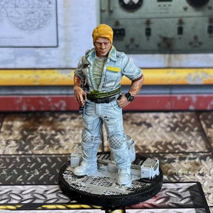 Space Crew Executive Officer Nostromo Miniature: Aliens vs Humans 32mm Tabletop RPG Figurine by Papsikels