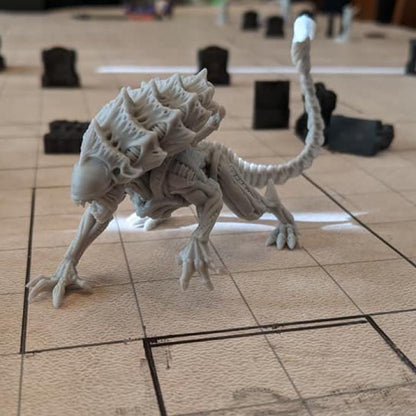 Xenomorph Xeno Brood Ripper Miniature: 32mm Papsikels Alien Figure for RPG, Tabletop Gaming & Collection