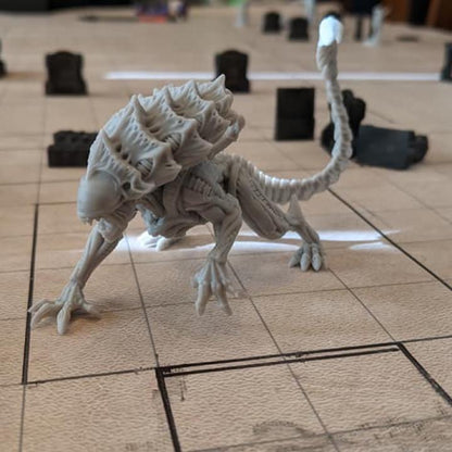 Xenomorph Xeno Brood Ripper Miniature: 32mm Papsikels Alien Figure for RPG, Tabletop Gaming & Collection