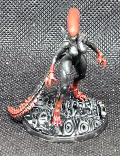 Xenomorph Gigerian Brood Succubus Miniatures: 32mm Papsikels Alien Creature for RPG and Tabletop Gaming
