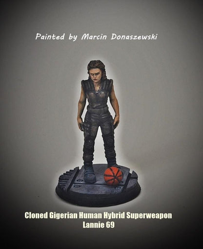 Aliens Vs Humans, FKMSA Cloned Human Hybrid Superweapon Lannie 69, Papsikels, 32mm Mini